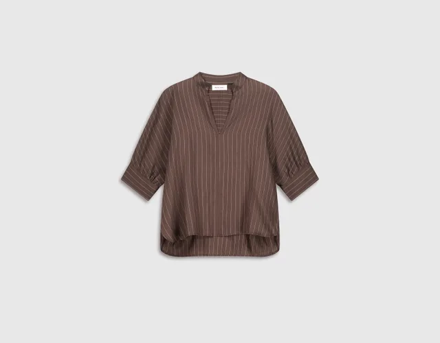 Packshot piqué : top rayé marron col V