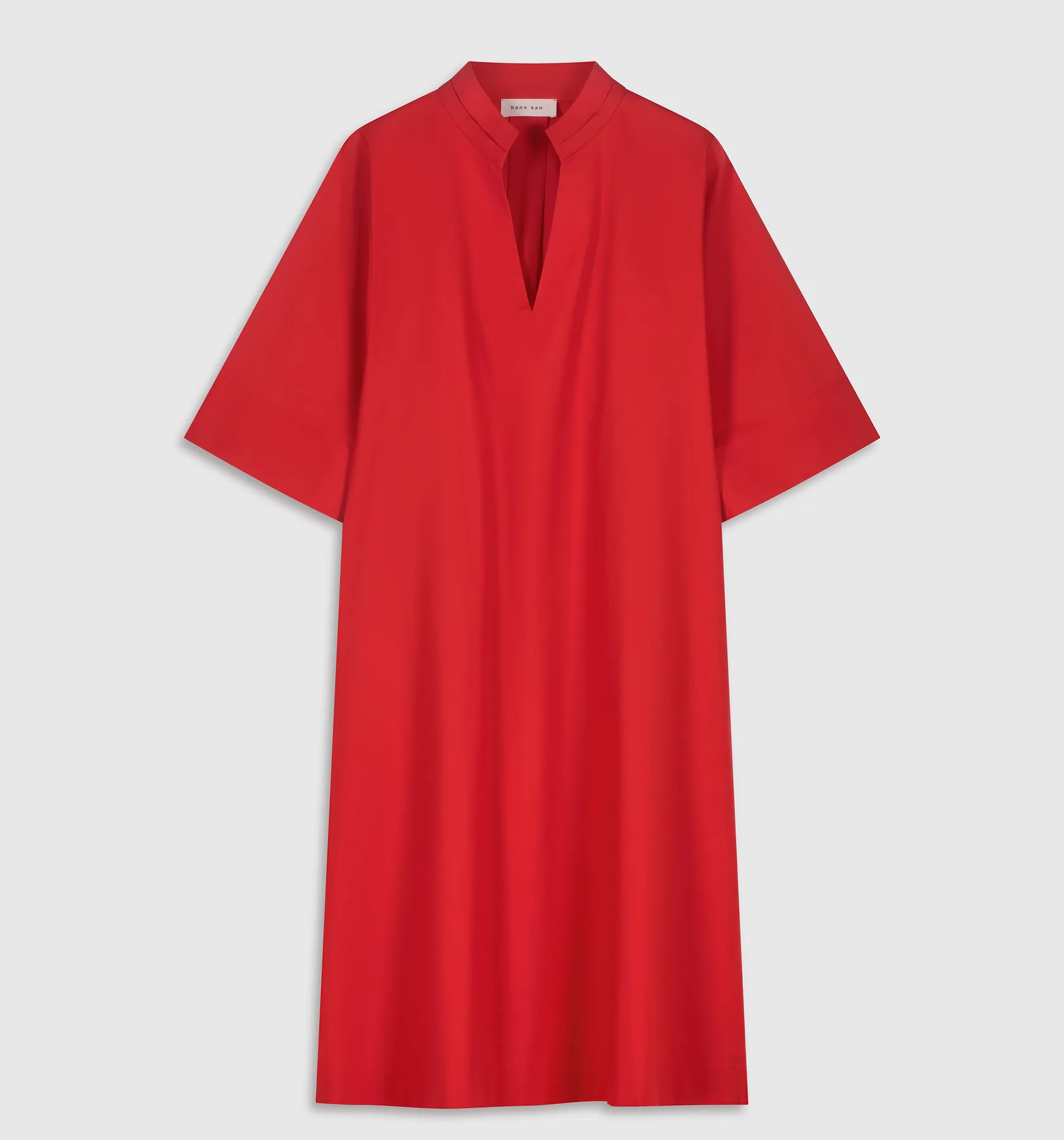 Packshot piqué : robe chemise rouge à manches courtes
