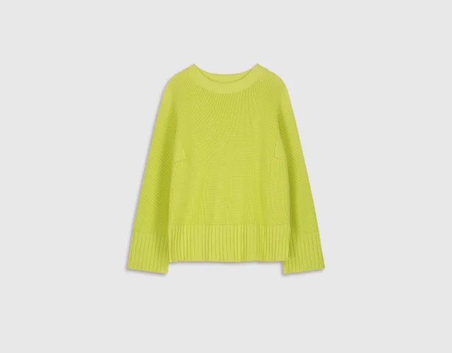 Packshot piqué : pull en maille vert anis
