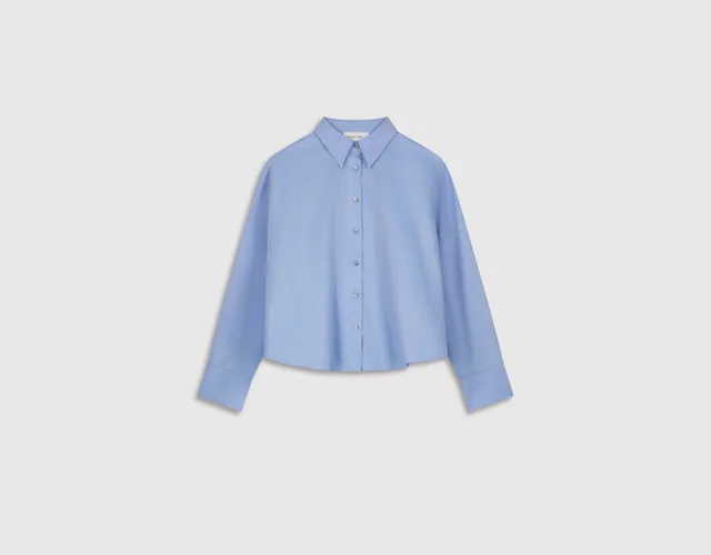 Packshot piqué : chemise bleu ciel à manches longues