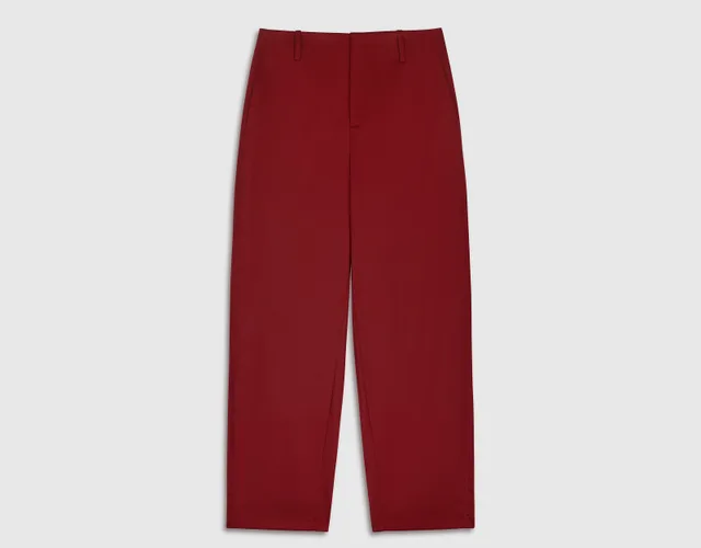 Packshot piqué : pantalon tailleur bordeaux