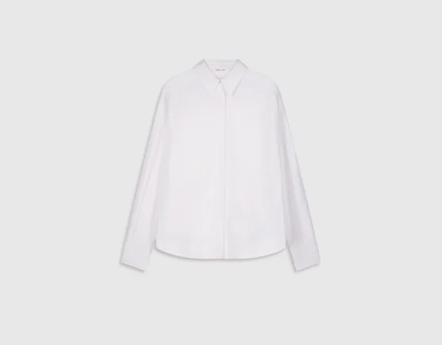 Packshot piqué : chemise blanche